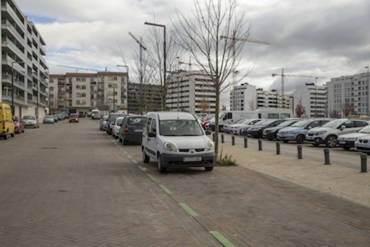 Se han habilitado 90 plazas verdes para el estacionamiento exclusivo de residentes de Arrosadia. (AYUNTAMIENTO DE IRUÑEA)
