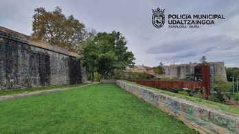 La agresión tuvo lugar en el parque de la Media Luna. (POLICÍA MUNICIPAL DE IRUÑEA)