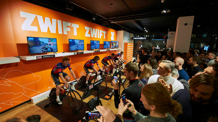 Imagen de una competición deportiva a través de la plataforma Zwift. (ZWIFT)