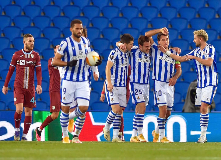 Los realistas celebran el gol de Jon Bautista ante el Rijeka. (Ander GILLENEA/AFP)