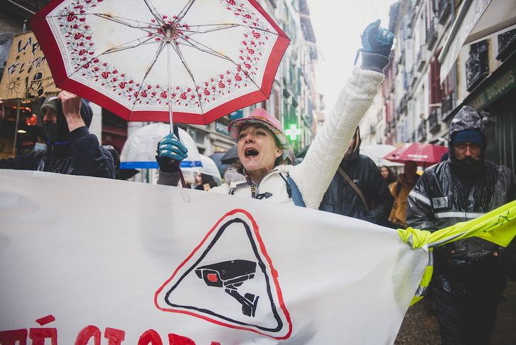 Euripean burutu da Baionan Segurtasun Orokorrerako Legearen kontrako manifestazioa. (Guillaume FAUVEAU)