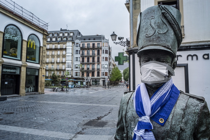 Sarriegi, vigilante mudo de una Parte Vieja silenciada por la pandemia. (Jon URBE | FOKU)