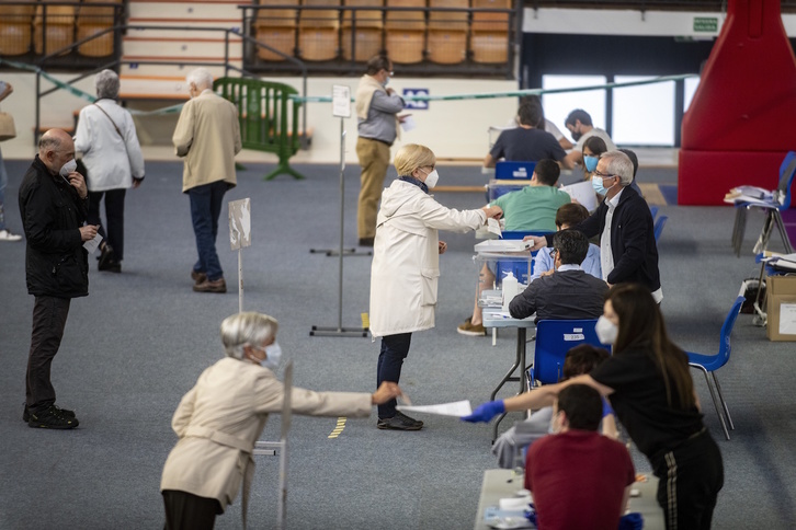 Imagen de un colegio electoral en Gasteiz, el pasado 12J. (Jaizki FONTANEDA/FOKU)