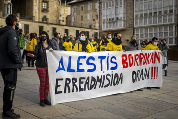 Concentración de los trabajadores de Alestis en Gasteiz. (Jaizki FONTANEDA/FOKU)