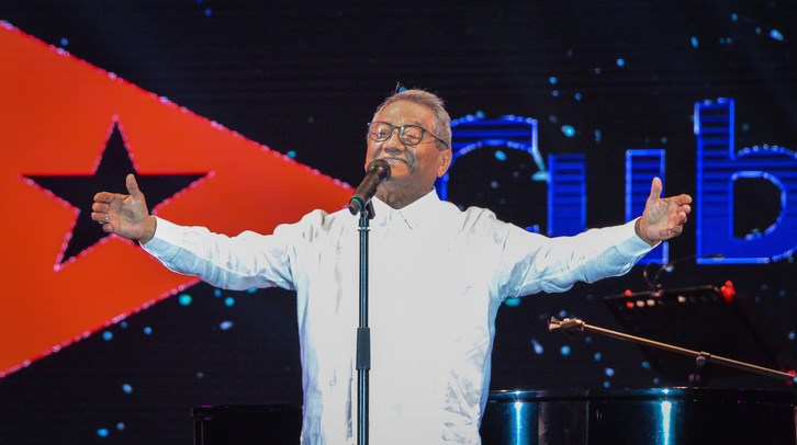 Armando Manzanero, durante una actuación en La Habana en julio de 2018. (Jorge BELTRÁN/AFP)