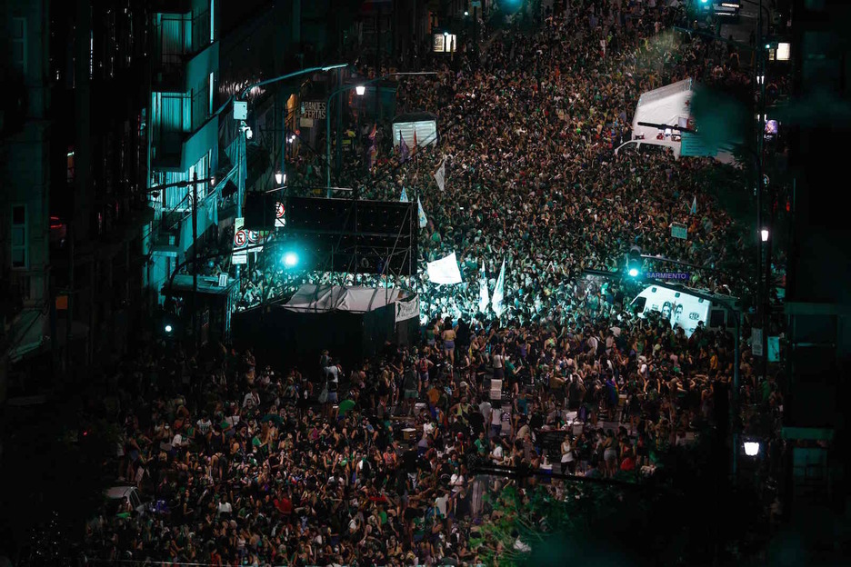 La marea verde ha tomado las calles de Buenos Aires. (Emiliano LASALVIA/AFP)