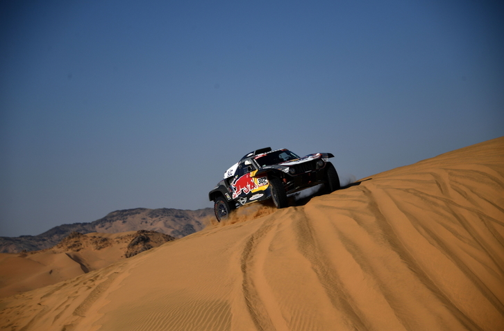 El piloto francés Peterhansel en la segunda etapa del Dakar. (Franck FIFE / AFP)