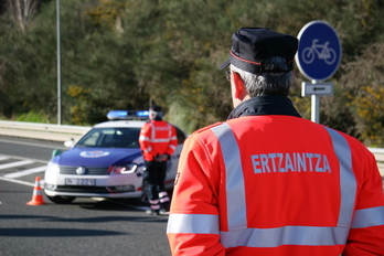 Una patrulla de la Ertzaintza, en una imagen ajena a la información. (IREKIA)