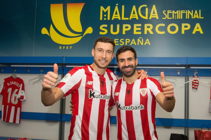 De Marcos y Balenziaga celebrando el pase a la final de la Supercopa. (@AthleticClub)