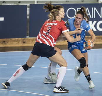 O'Mullony frente al Zvezda, en la eliminatoria de la EHF Cup. (Jon URBE / FOKU)