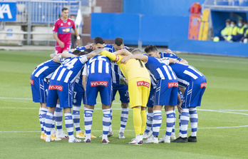 Lehen Mailako partida Alaves eta Elche artean. (Raul BOGAJO/FOKU)