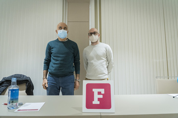 Mikel Casado y Eneko Calle, en la comparecencia de hoy en Donostia. (Gorka RUBIO/FOKU)