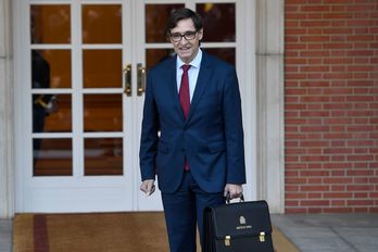 Salvador Illa vive sus últimas horas como responsable de la cartera de Sanidad. (Pierre-Philippe MARCOU/AFP)