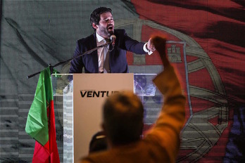 El ultraderechista Andre Ventura celebra los resultados en Lisboa. (Pedro ROCHA/AFP)