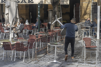 Las terrazas apuran sus últimas horas en Donostia. (Andoni CANELLADA/FOKU)