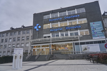Fachada del Hospital Donostia, donde la afección está creciendo entre los profesionales.     (Andoni CANELLADA I FOKU)