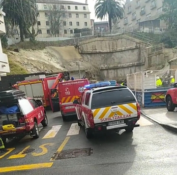 Un trabajador de las obras del Metro de Donostialdea en la plaza de Benta Berri ha resultado herido.