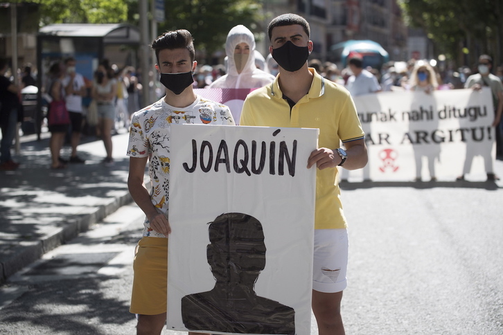 Recuerdo a Joaquín Beltrán en una de las movilizaciones para reclamar la verdad sobre el derrumbe. (FOKU)