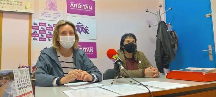 Representantes del centro asesor de la mujer Argitan de Barakaldo.