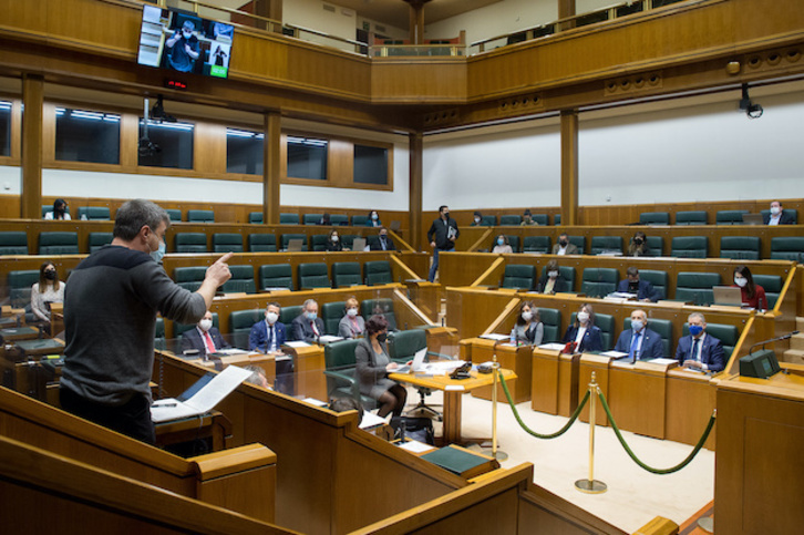 Otero (EH Bildu) ha interpelado a Urkullu sobre Zaldibar. (Iñigo URIZ/FOKU)