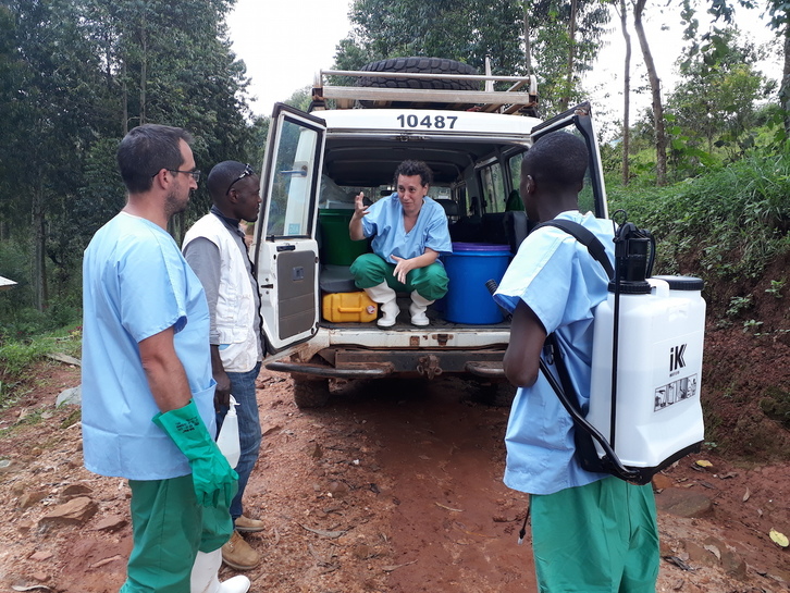 Miriam Alía Prieto atiende un brote de ébola en Kivu Norte (RDC) en agosto de 2018. (MÉDICOS SIN FRONTERAS)