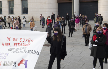 Concentración a las puertas del Palacio de Justicia de Iruñea. (Jagoba MANTEROLA/FOKU)