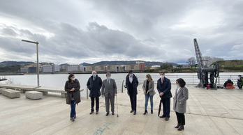 Responsables municipales y forales en la presentación, en Erandio.