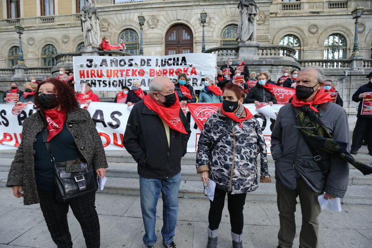 Comparecencia del Movimiento de Pensionistas ante el Ayuntamiento de Bilbo. (Aritz LOIOLA / FOKU)