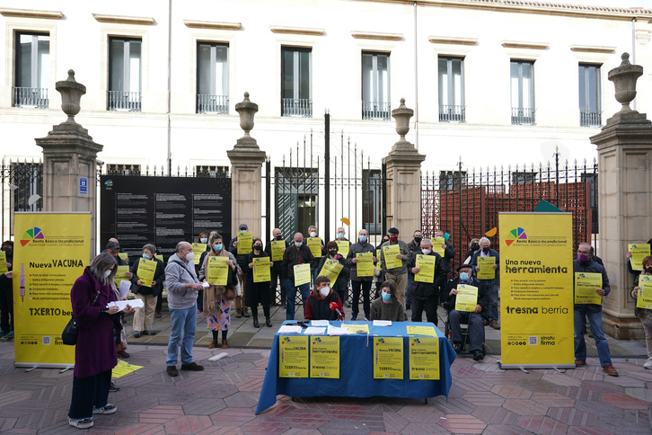  Presentación de la iniciativa legislativa popular en Gasteiz sobre una renta básica incondicional. (Endika PORTILLO/FOKU)