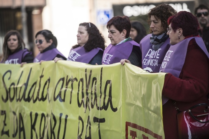 LABek soldata arrakala salatzeko egindako ekintza baten artxiboko argazkia. (Jagoba MANTEROLA/FOKU)