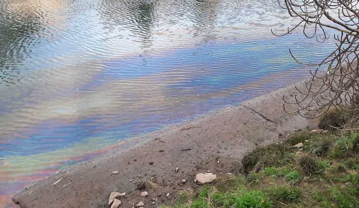 Imagen del vertido detectado por Eguzki en el río Urumea. (EGUZKI)