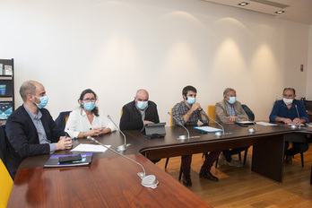 Maires du sud du Labourd et représentants de la Communauté d'agglomération ont réalisé une conférence de presse commune. © Guillaume FAUVEAU