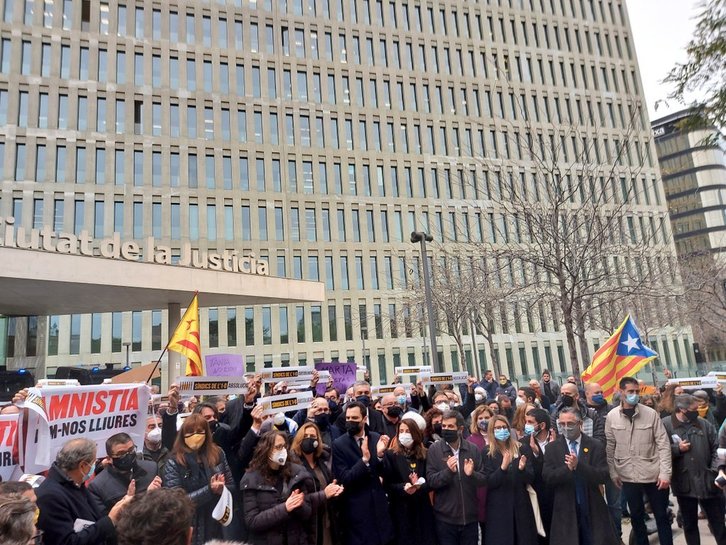 Concentración en apoyo a los síndicos del 1-O frente a la Ciutat de la Justícia. (Síndics de l'1 d'octubre)