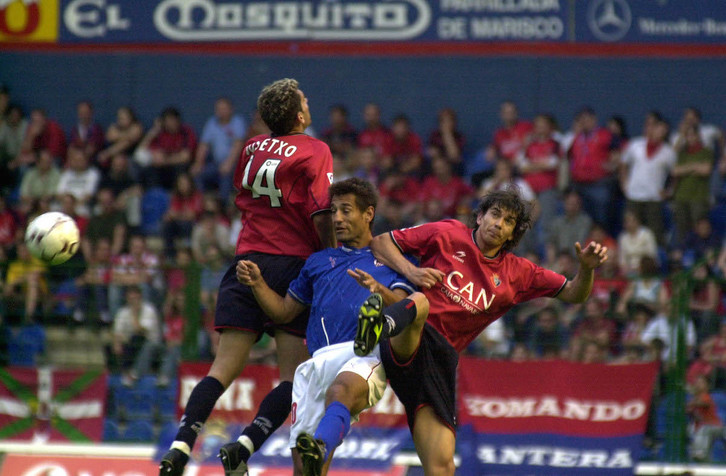 Josetxo, Urzaiz y Pablo García en un Osasuna-Athletic en 2003. (Lander F. ARROYABE | FOKU)