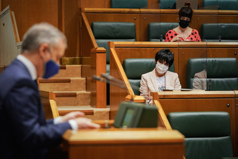 Maddalen Iriarte, EH Bilduko bozeramailea, Iñigo Urkulluren hitzartzea jarraitzen, Gasteizko Legebiltzarrean atzo egin zen osoko bilkuran. (Endika PORTILLO/FOKU)