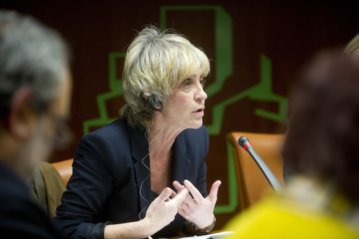 Inés Ibáñez de Maeztu en una comparecencia en el Parlamento cuando era directora de DDHH. (Raúl BOGAJO/FOKU)