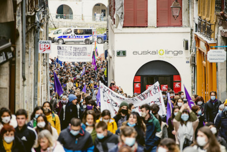 Manifestazioak Baionako karrika nagusiak zeharkatu ditu. (Bob EDME)