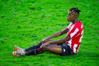 Nico Williams durante un partido con el Bilbao Athletic. (@williamsnico)