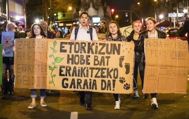 Klima aldaketaren aurreko gazteen mobilizazioa, artxiboko irudian. (Marisol RAMIREZ/FOKU)Gazteen mobilizazioak