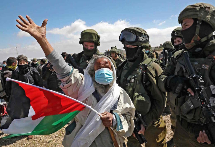 Al menos cinco heridos de bala en otra jornada contra la usurpacion de  tierras en Palestina | Mundua | Naiz