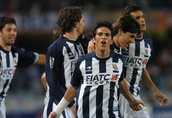 Mark González celebra un gol en Anoeta contra el Racing en 2006. (Andoni CANELLADA | FOKU)