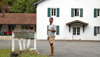 Gabi Mouesca, en la casa de Emaus-Baudonne.