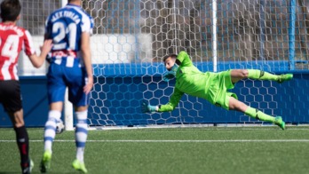 Julen Agirrezabala en un partido de esta temporada ante el Alavés B. (@AthleticClub)