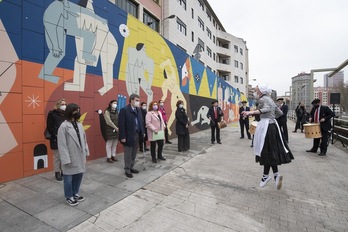 Inauguración del mural que homenajea a las supervivientes de la violencia machista en Bilbo