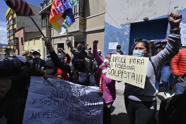 Manifestación contra la expresidenta Jeanine Áñez, ahora encarcelada. (Aizar RALDES/AFP)