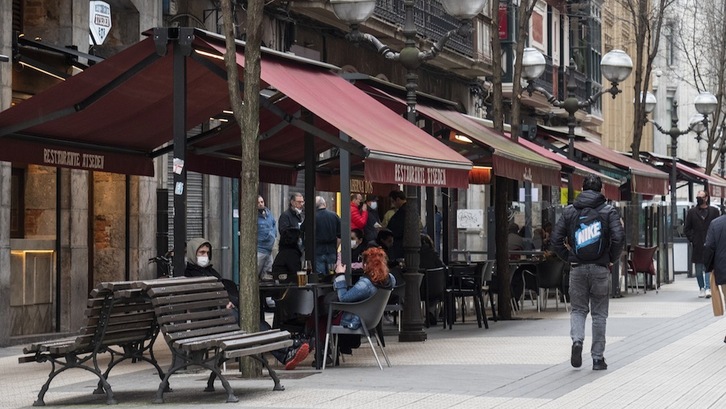 Establecimientos hosteleros en la bilbaina calle Ledesma. (Monika DEL VALLE/FOKU)