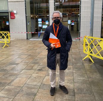 Carlos Pérez Nievas, durante la reciente campaña electoral en Catalunya. (@CPerezNievas) 