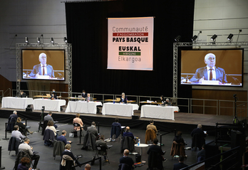 Imagen de la reunión, con aforo reducido, del consejo de la Mancomunidad Vasca. (Bob EDME)