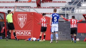 La expulsión de Imanol a la media hora ha condicionado el partido. (@athleticClub)