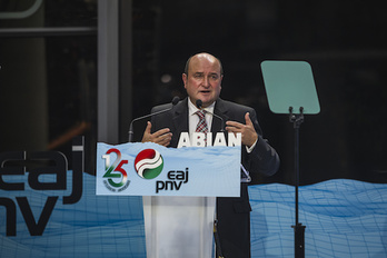 Andoni Ortuzar en la asamblea en la que fue reelegido presidente del EBB. (Aritz LOIOLA/FOKU)